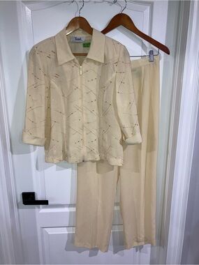 Vintage Tobi Cream Embroidered Zip Jacket & Pants Matching Set - size M?